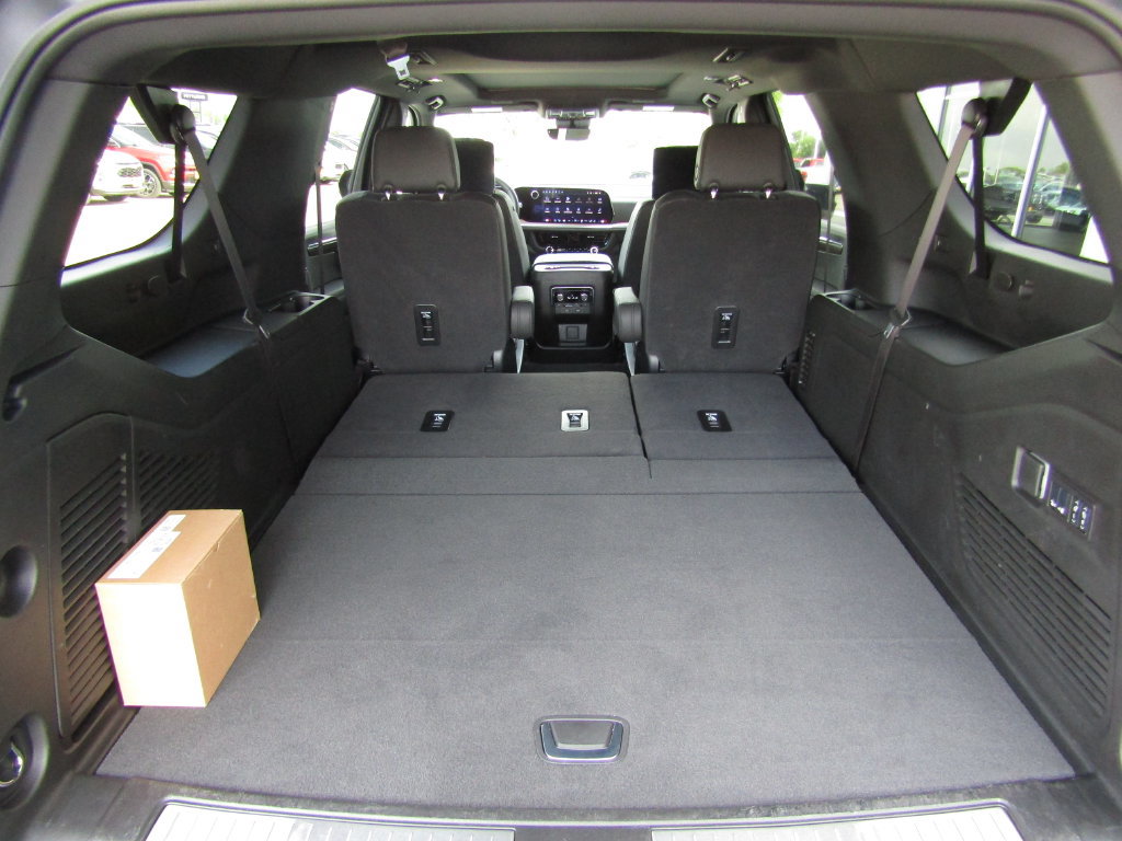 Used 2025 Chevrolet Suburban High Country AWD/4WD image 45