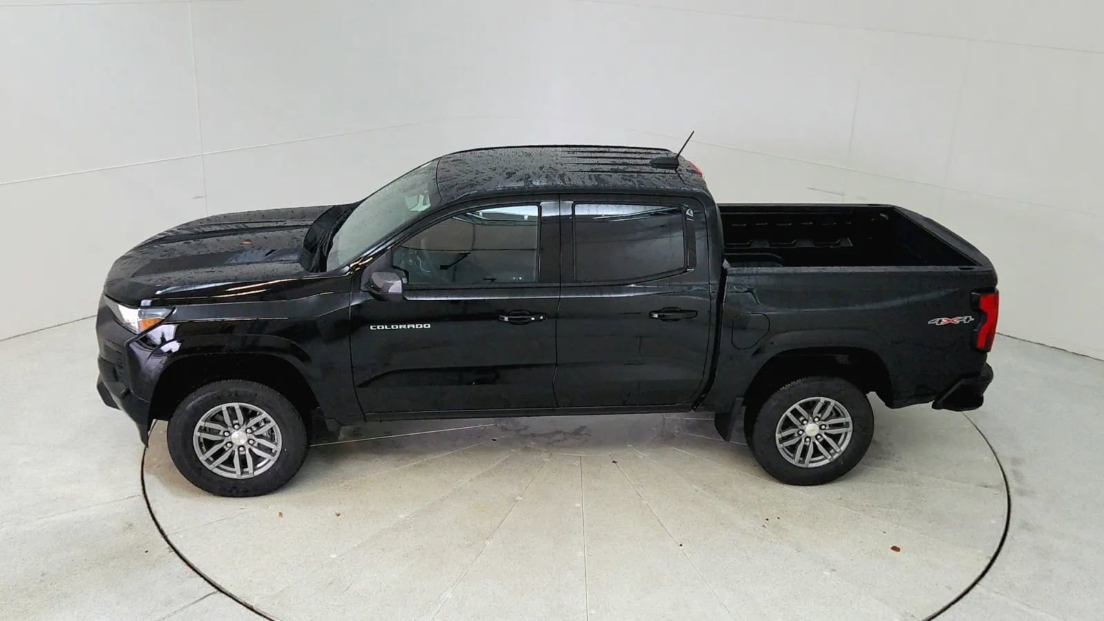 Used 2024 Chevrolet Colorado LT w/ LT Convenience Package image 16
