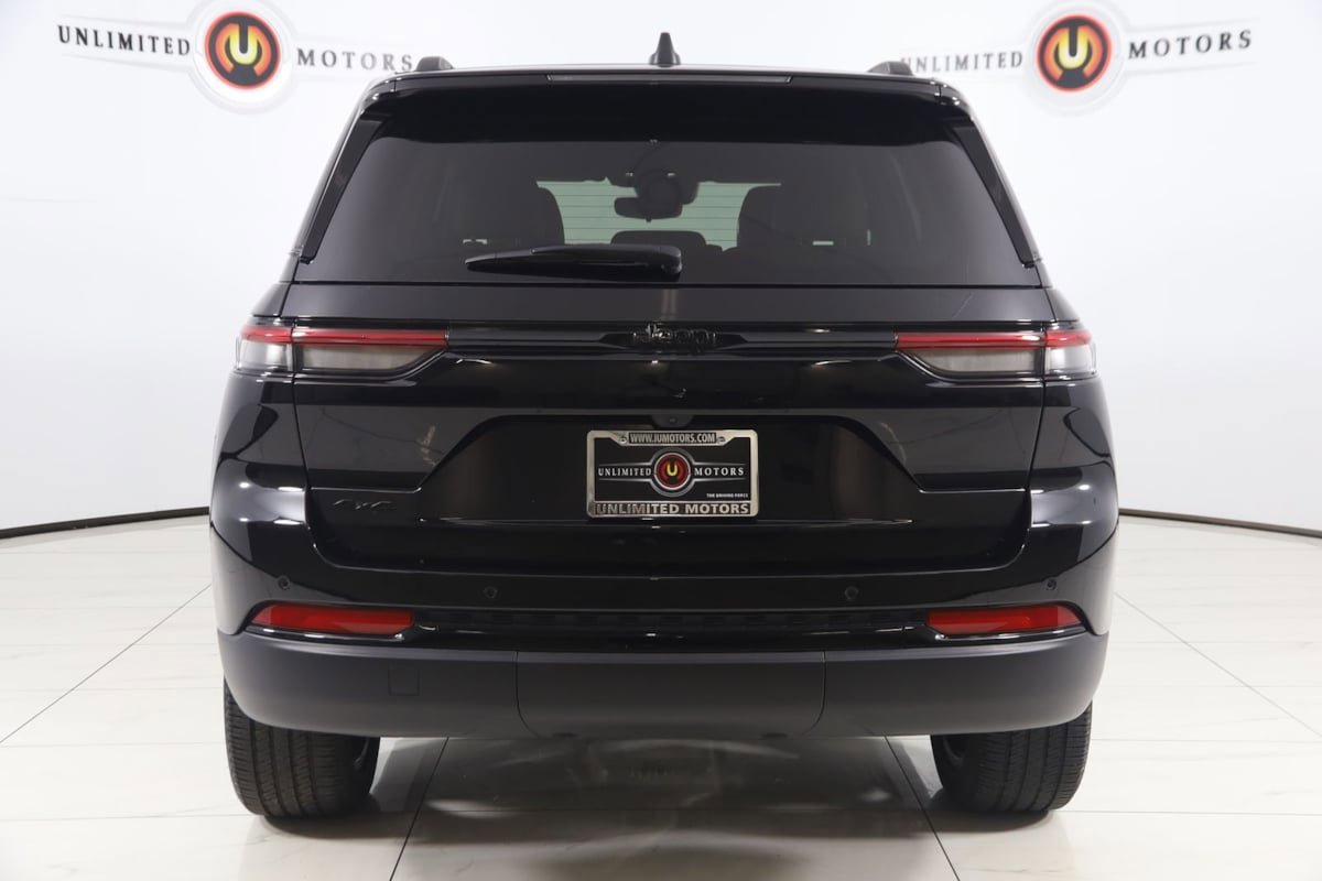 Used 2024 Jeep Grand Cherokee Altitude AWD/4WD image 44