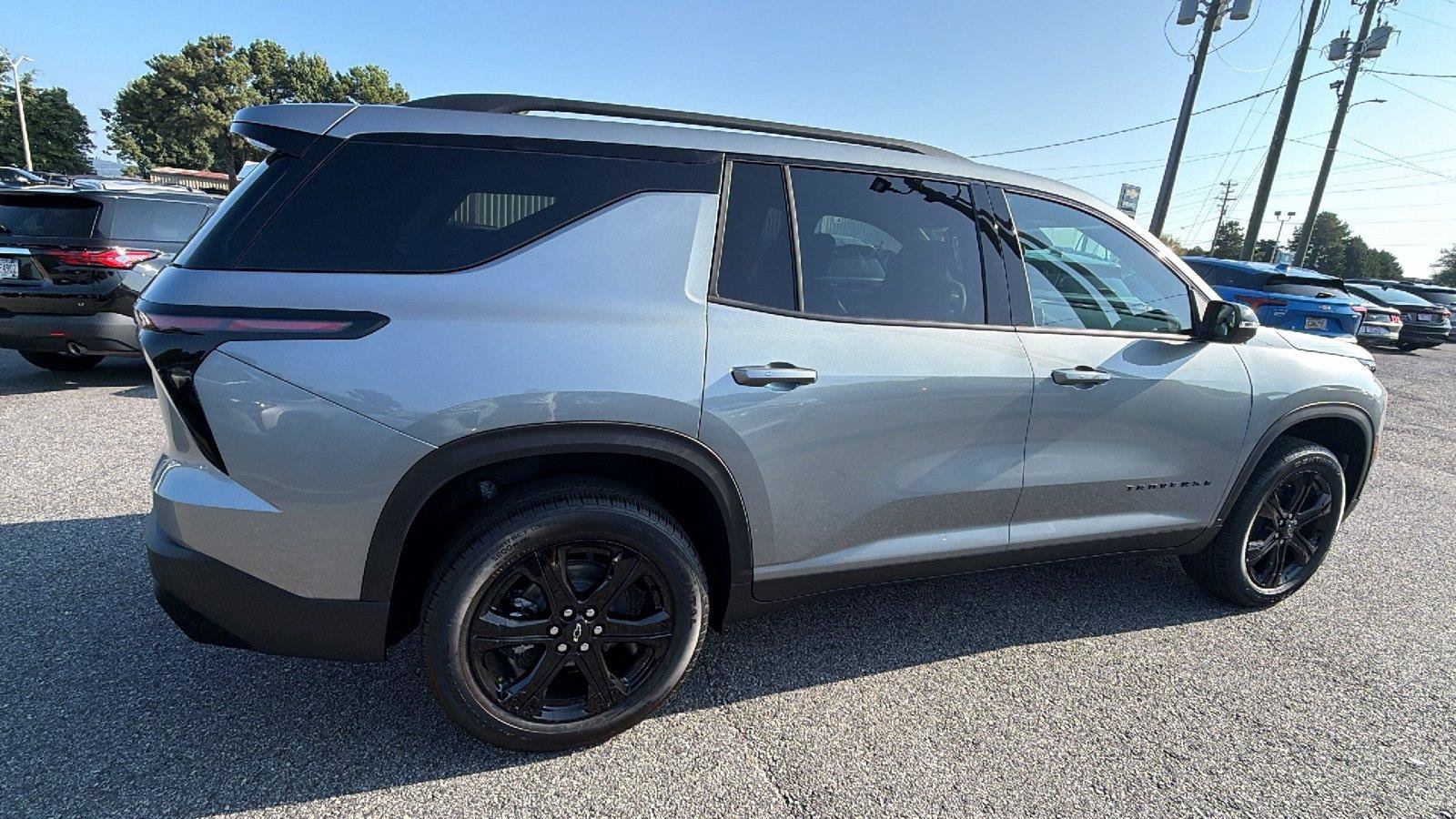 New 2027 Chevrolet Traverse LT w/ Midnight/Sport Edition FWD image 8