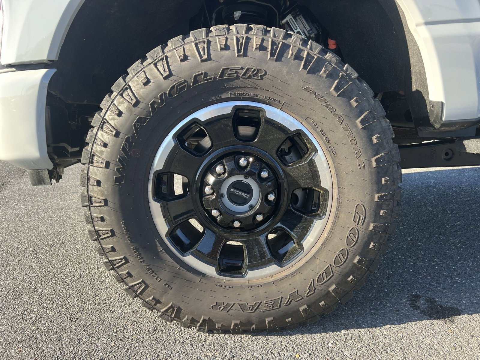 Used 2025 Ford F350 Platinum w/ Tremor Off-Road Package image 12