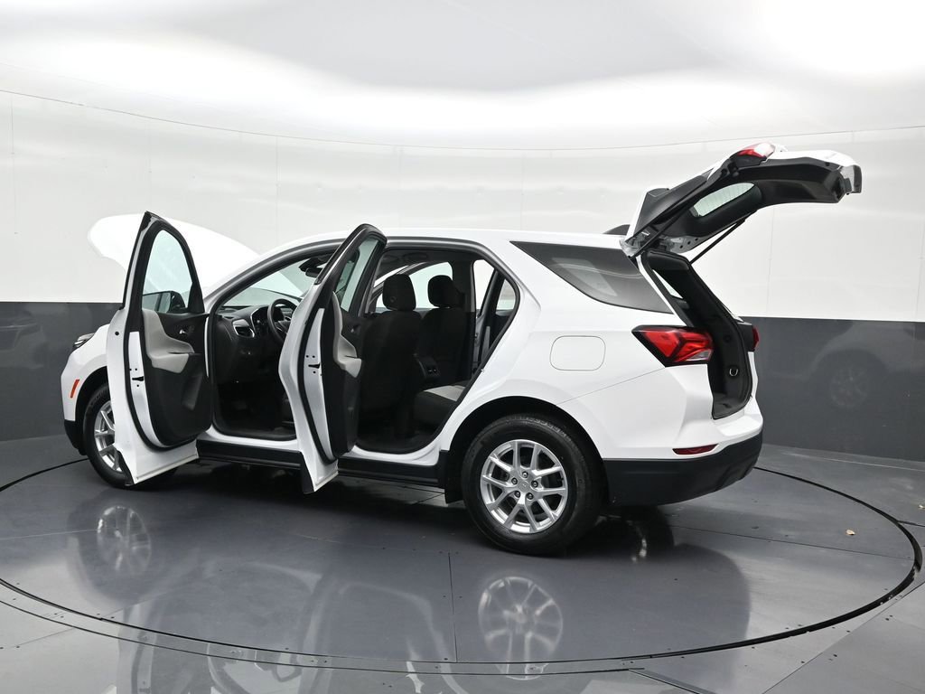 Used 2022 Chevrolet Equinox LS image 38