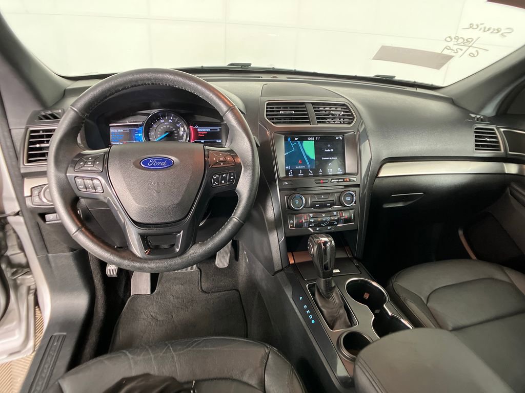Used 2018 Ford Explorer XLT w/ Equipment Group 202A image 6