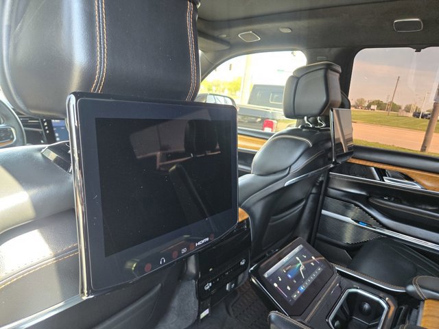 Used 2022 Jeep Grand Wagoneer Series III w/ Rear Seat Video Group 1 AWD/4WD image 24