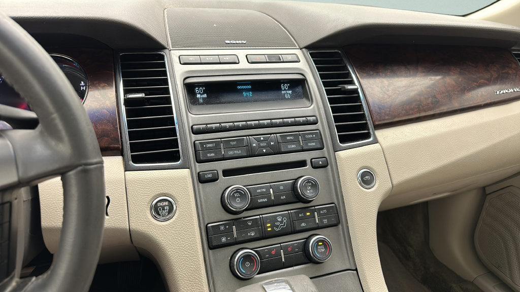Used 2011 Ford Taurus SEL w/ 202A Rapid Spec Order Code FWD image 20