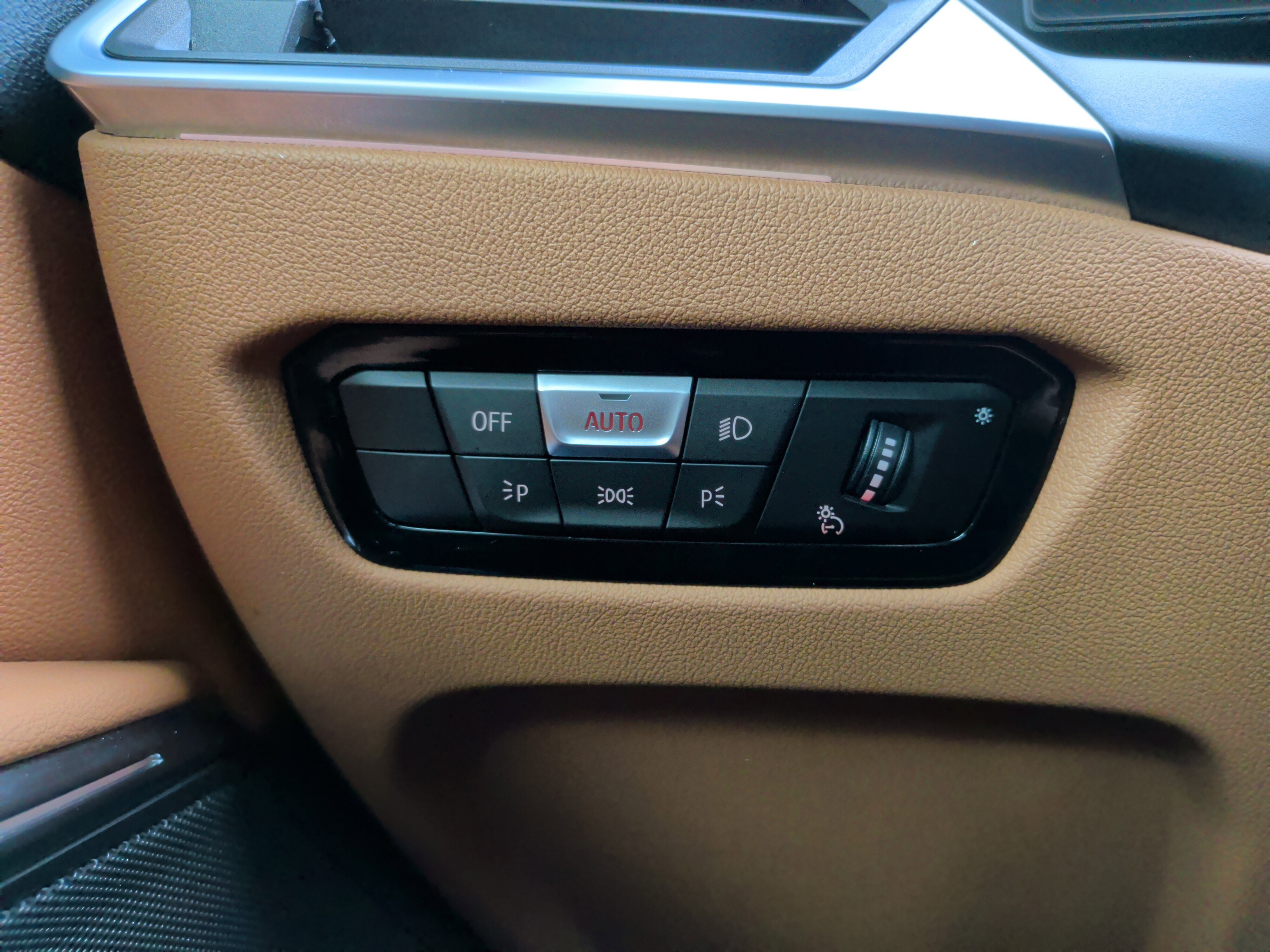 Certified 2023 BMW 330i xDrive Sedan w/ M Sport Package image 25