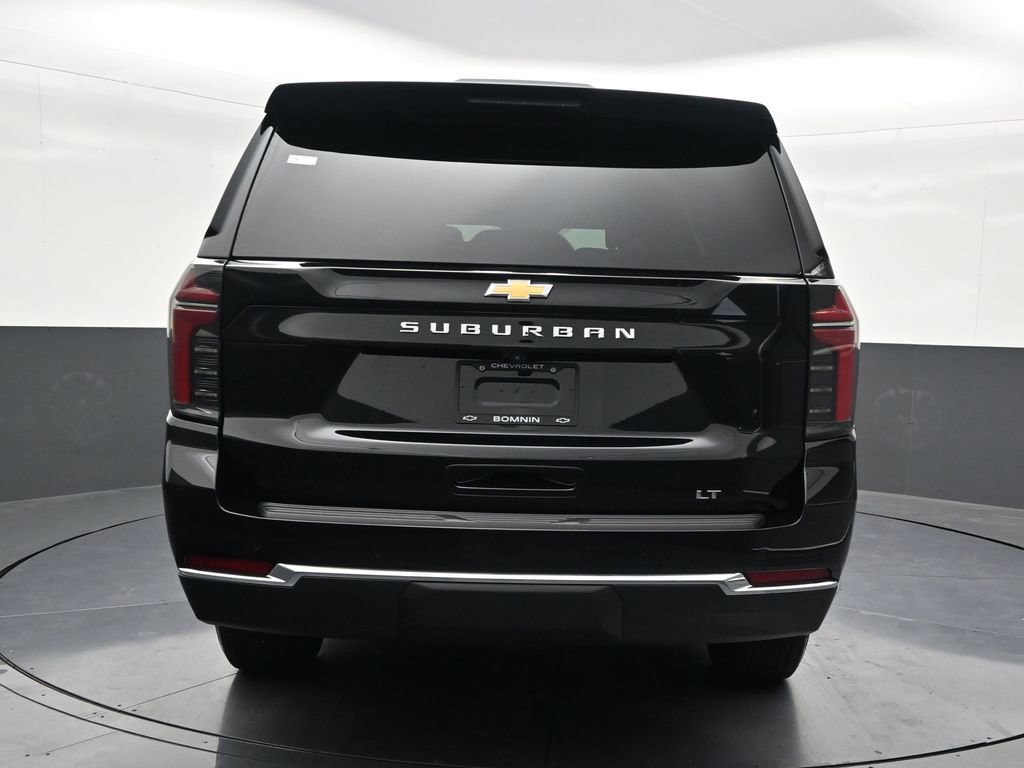 Used 2025 Chevrolet Suburban LT RWD image 4