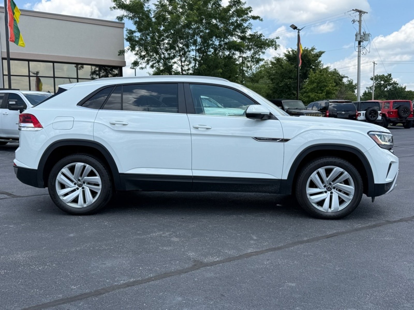 Used 2022 Volkswagen Atlas Cross Sport SE AWD/4WD image 9