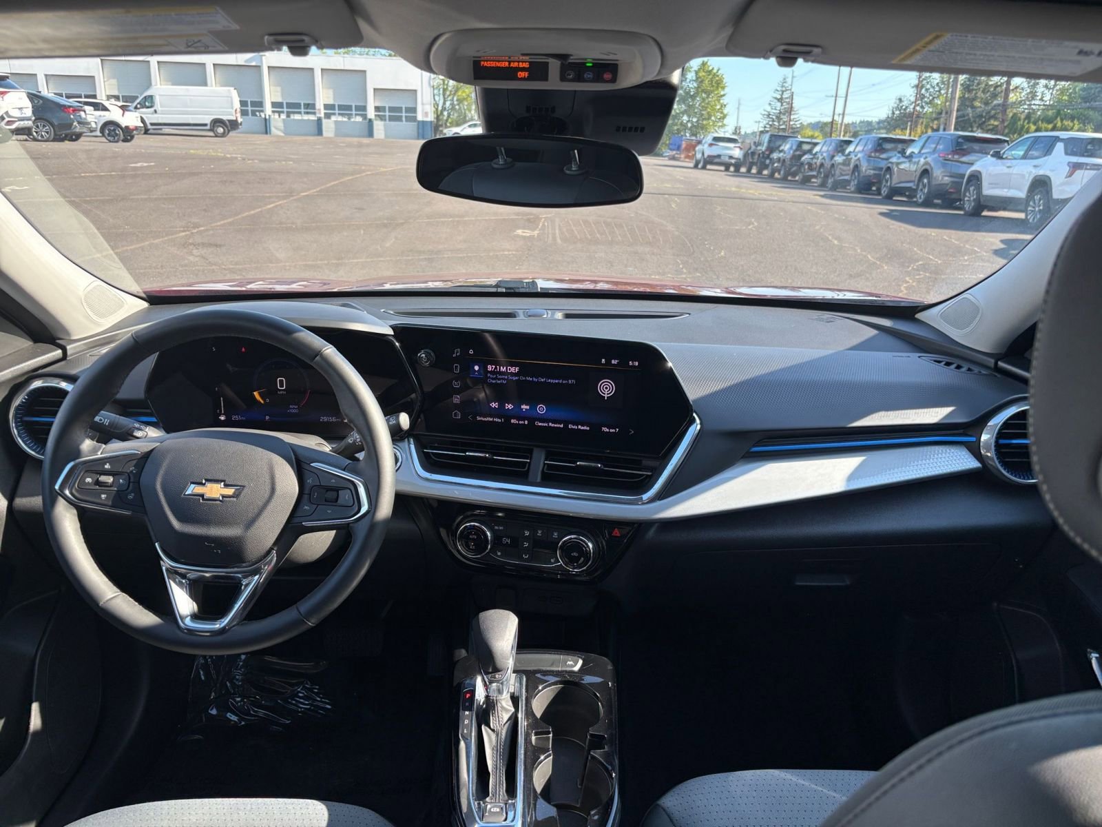 Used 2025 Chevrolet Trax LT w/ LT Convenience Package FWD image 32