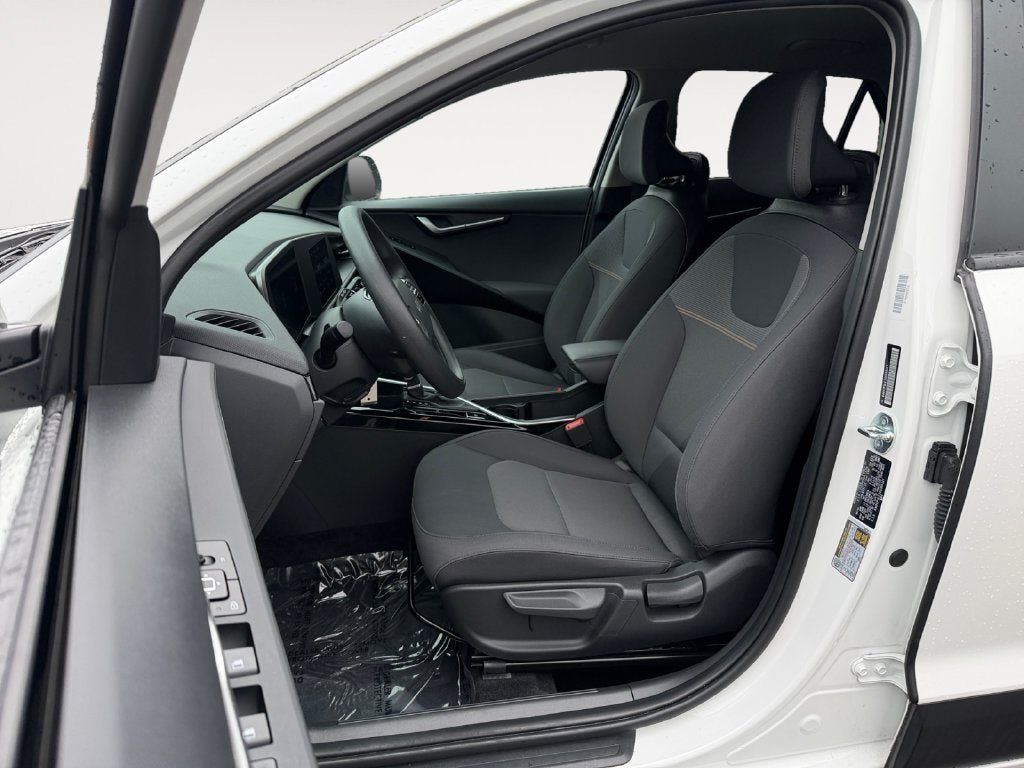 Used 2025 Kia Niro LX FWD image 7