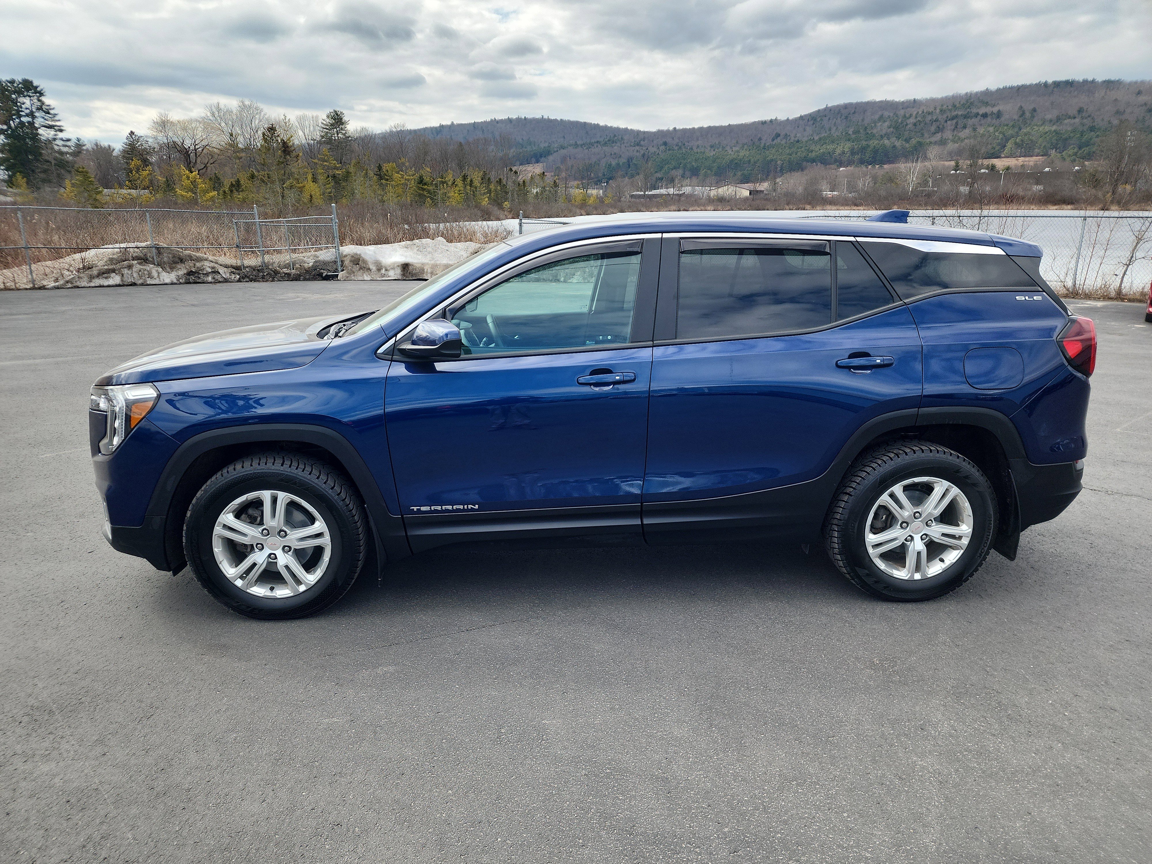 Certified 2022 GMC Terrain SLE AWD/4WD image 5