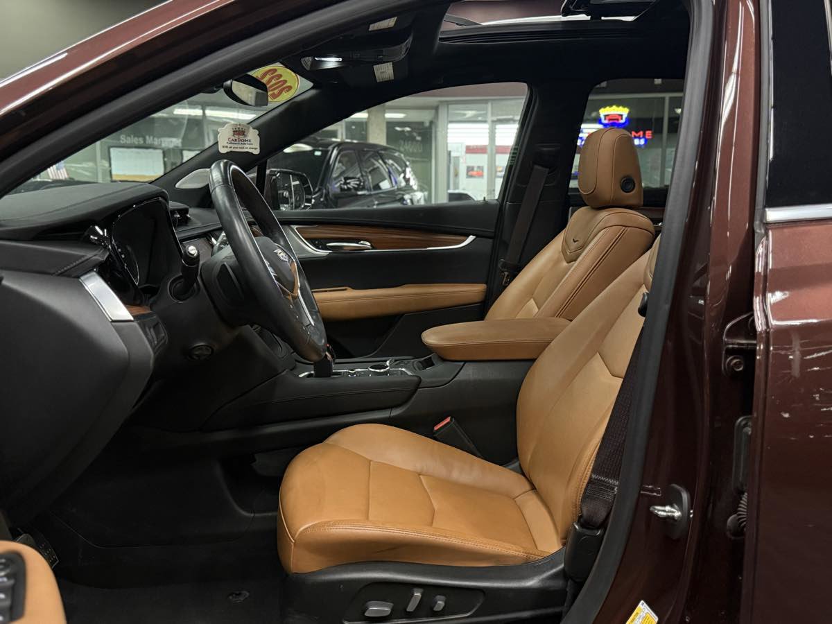 Used 2022 Cadillac XT5 Premium Luxury w/ LPO, Floor Liner Package image 20