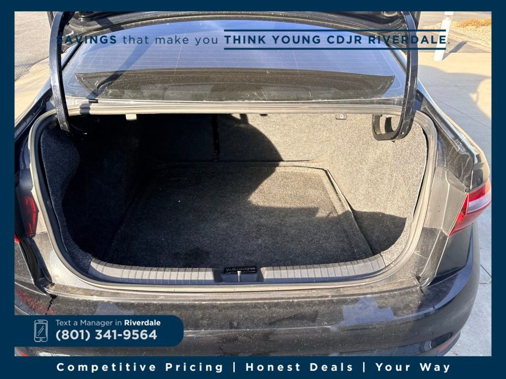 Used 2022 Volkswagen Jetta GLI Autobahn image 12