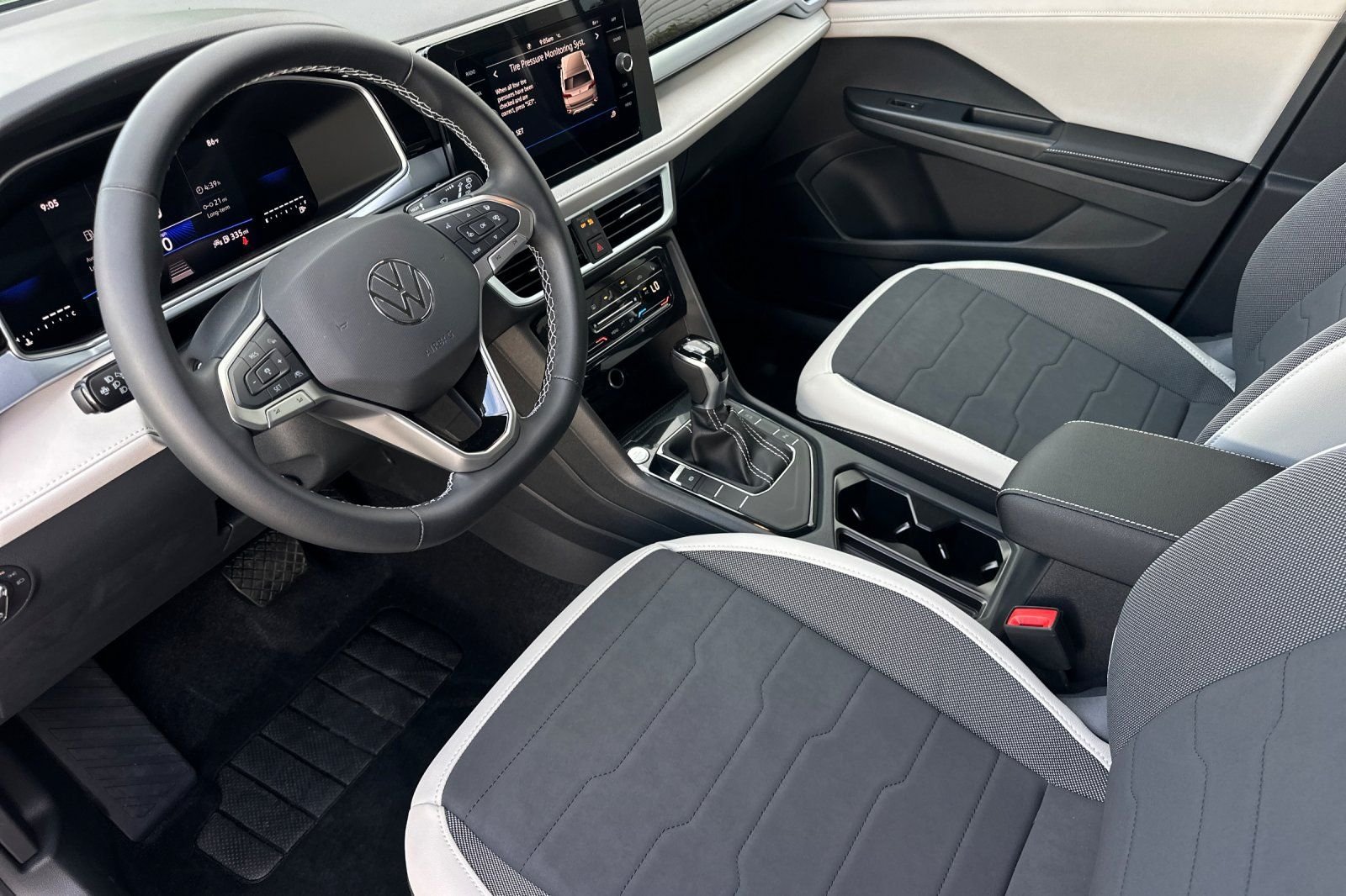 New 2026 Volkswagen Taos SE FWD image 10