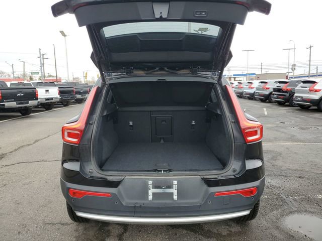 Used 2025 Volvo XC40 B5 Core image 26