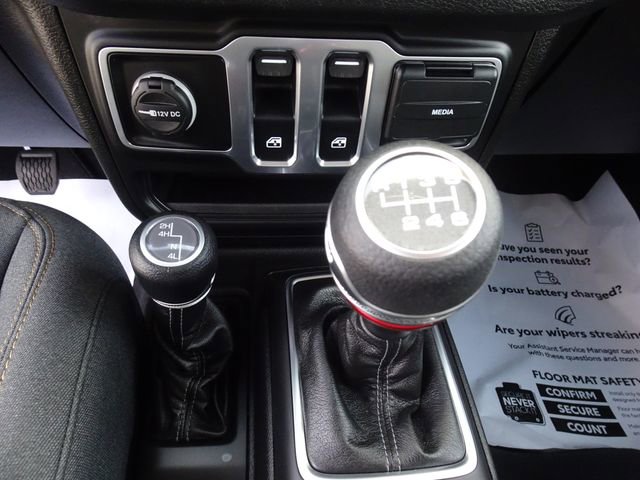 Used 2025 Jeep Wrangler Sport AWD/4WD image 12