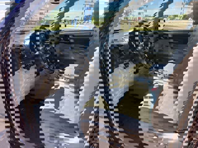 Used 2013 Toyota Highlander SE FWD image 3