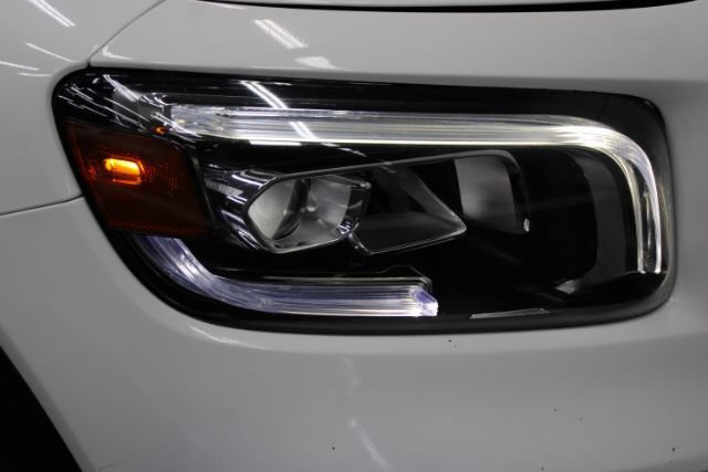 Used 2020 Mercedes-Benz GLB 250 4MATIC w/ Premium Package image 29