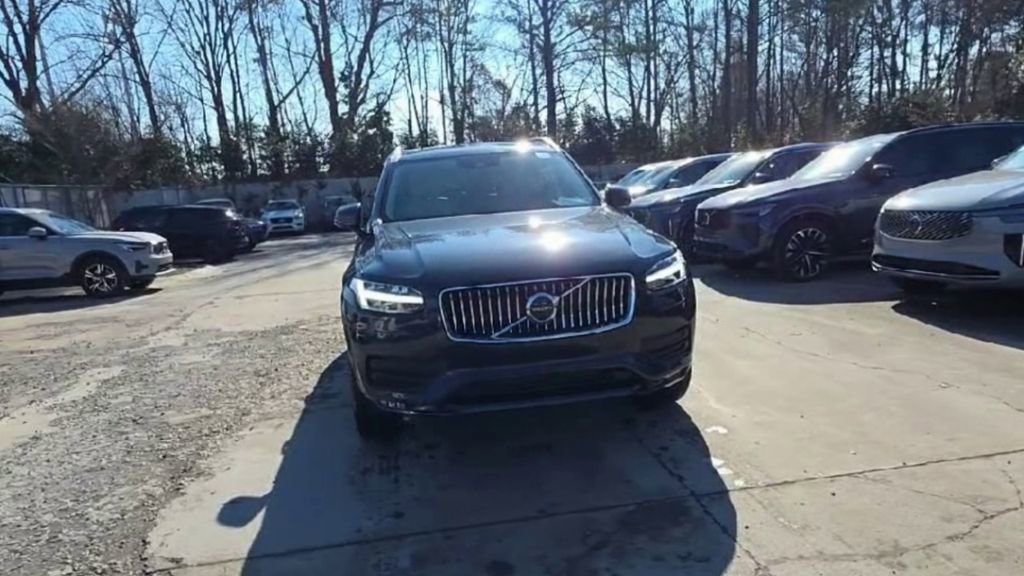 Used 2022 Volvo XC90 T5 Momentum w/ Advanced Package image 4