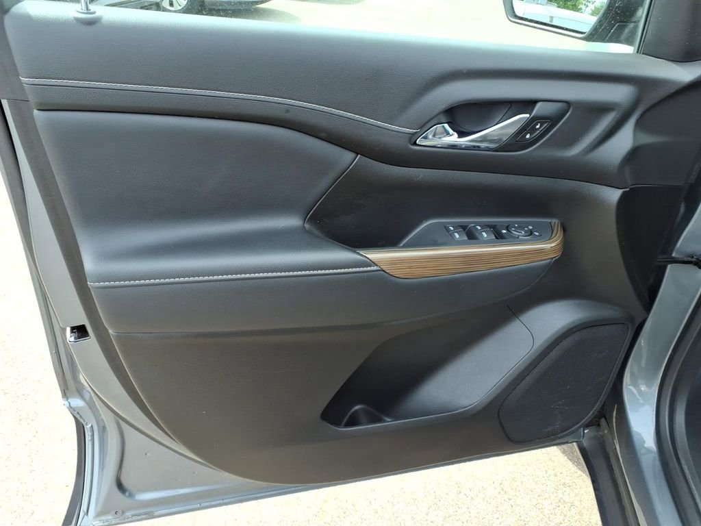Used 2021 GMC Acadia SLE FWD image 13