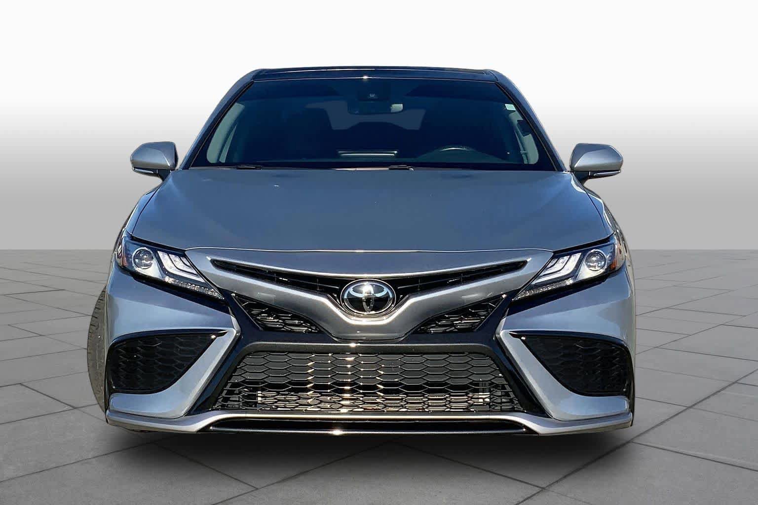 Used 2022 Toyota Camry XSE FWD image 4
