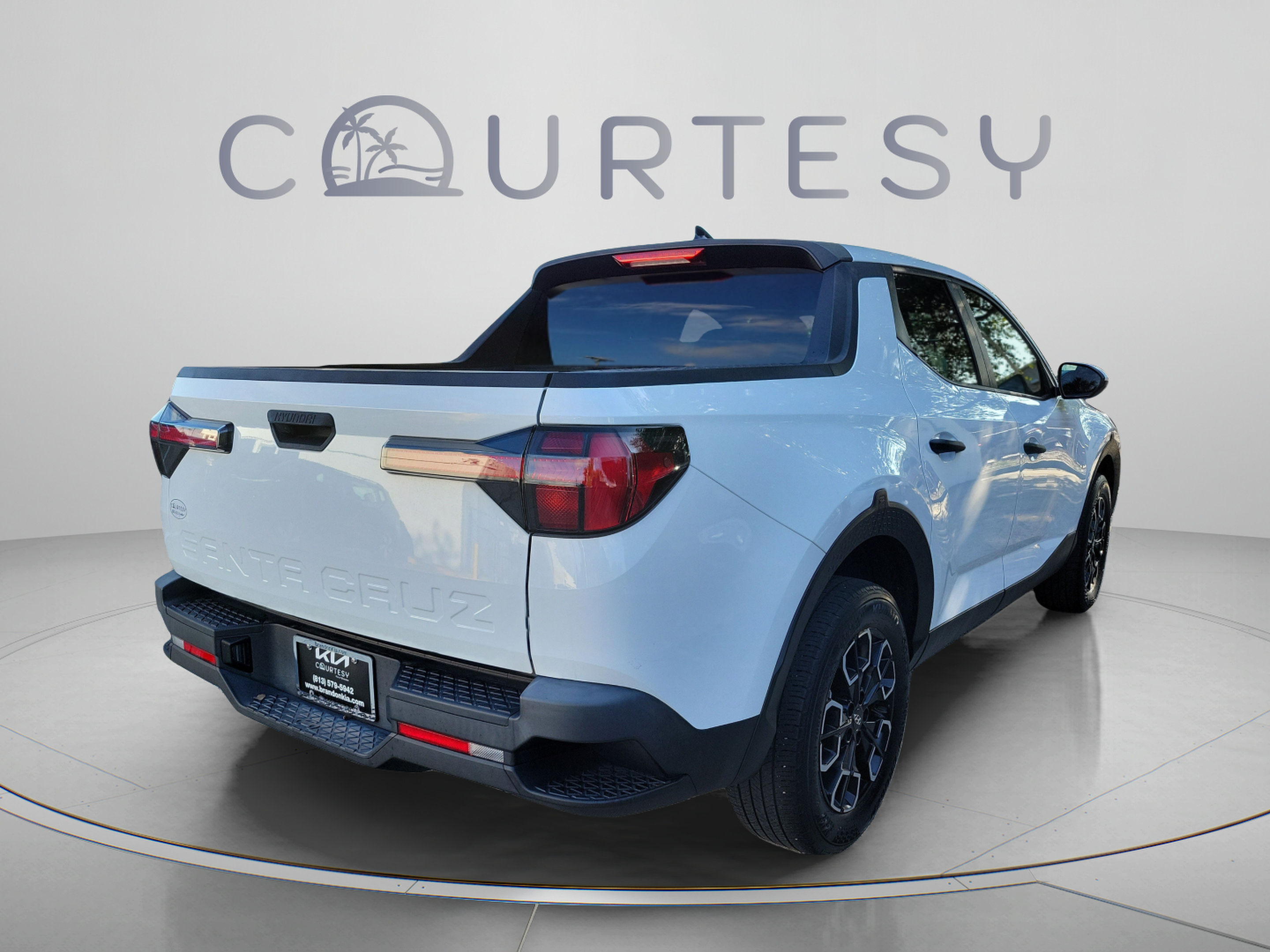 Used 2023 Hyundai Santa Cruz SE FWD image 3