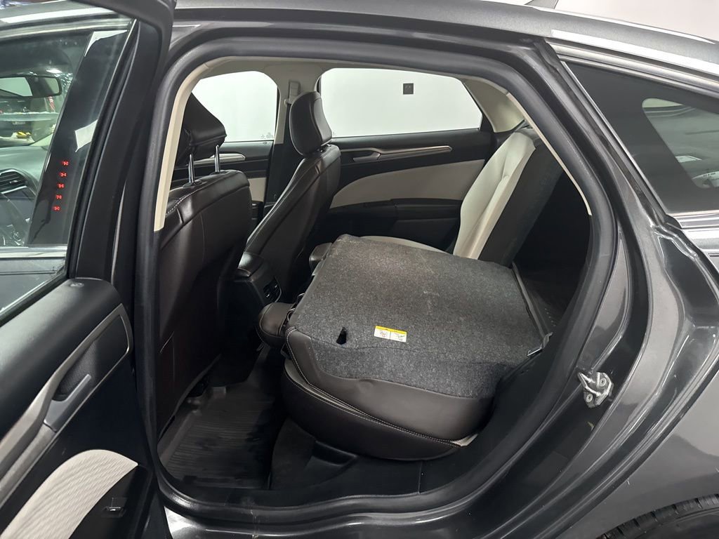 Used 2020 Ford Fusion SE w/ Equipment Group 151A image 27