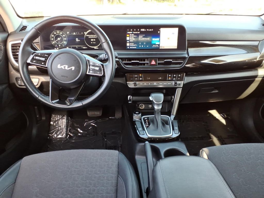 Certified 2024 Kia Seltos S FWD image 10
