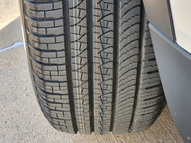 Used 2023 Land Rover Defender 110 SE image 11