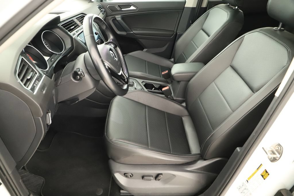 Used 2018 Volkswagen Tiguan SE w/ Panoramic Sunroof Package AWD/4WD image 24