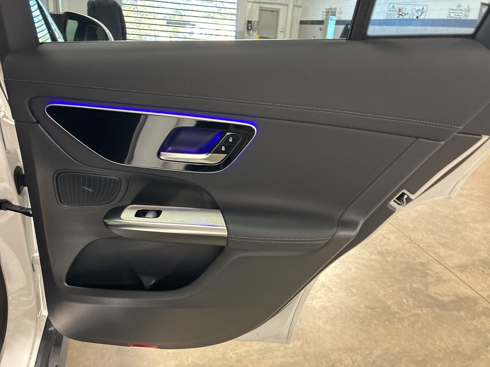 Used 2025 Mercedes-Benz GLC 300 4MATIC image 30