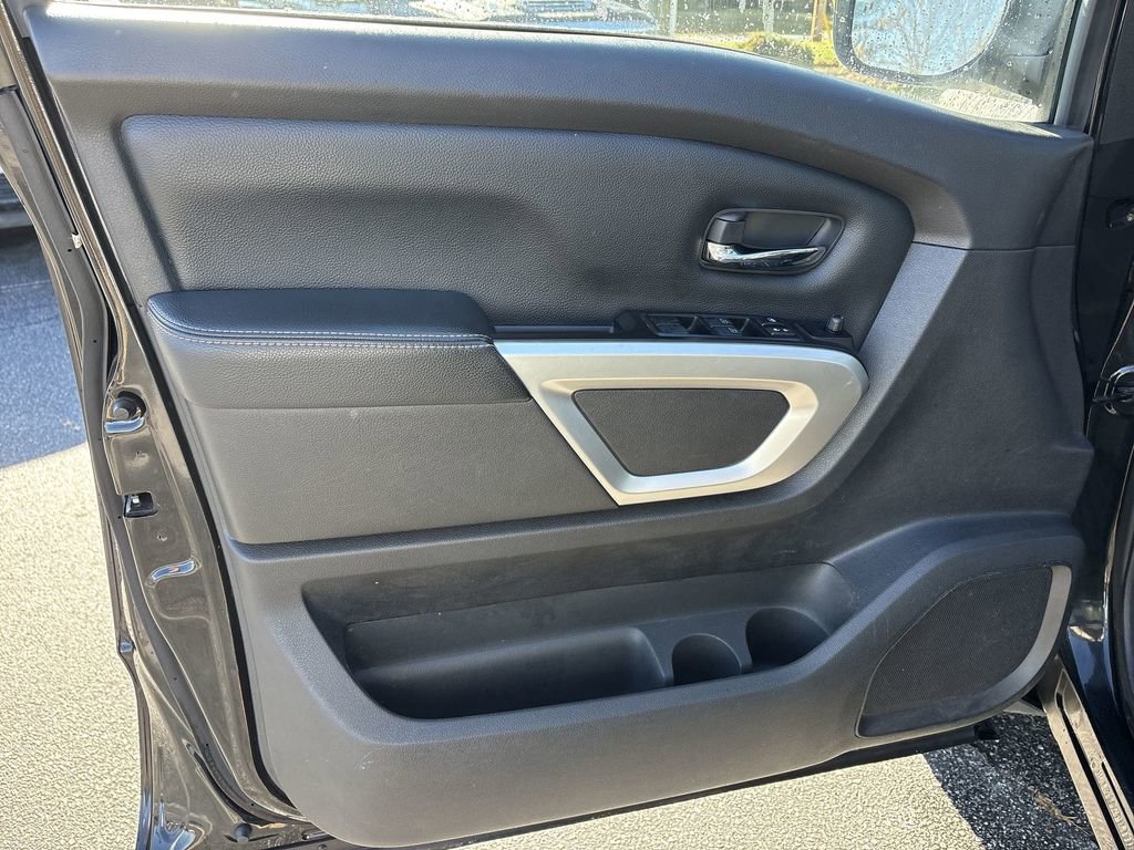Used 2019 Nissan Titan PRO-4X image 25