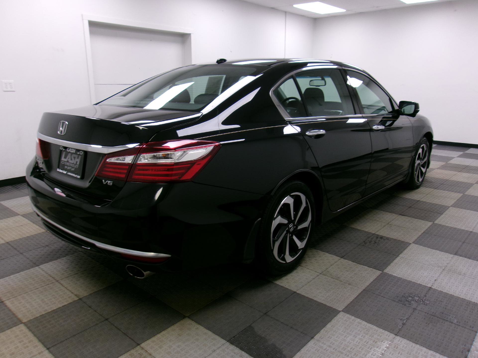 Used 2017 Honda Accord EX-L image 14