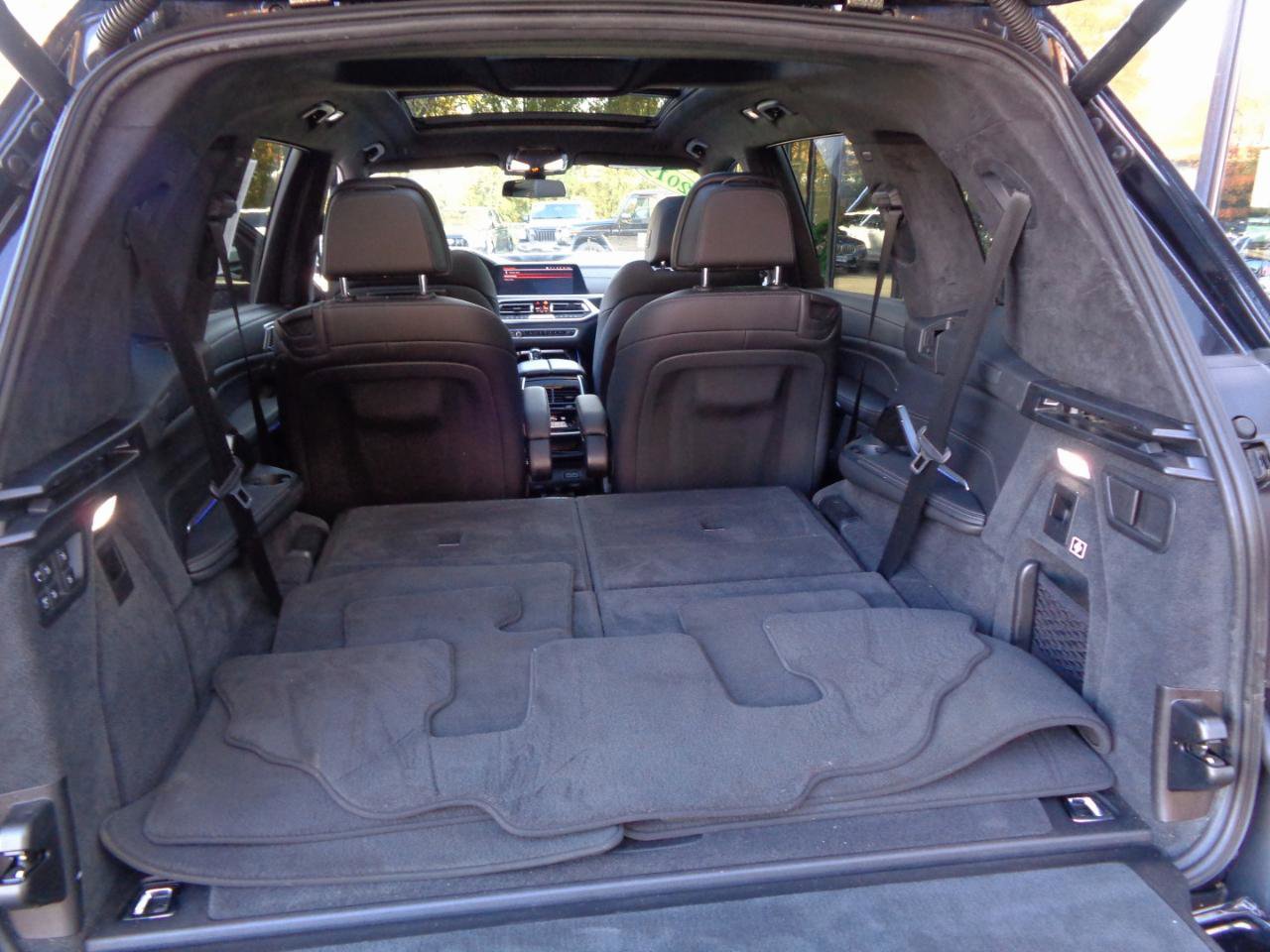 Used 2019 BMW X7 xDrive40i w/ M Sport Package AWD/4WD image 19