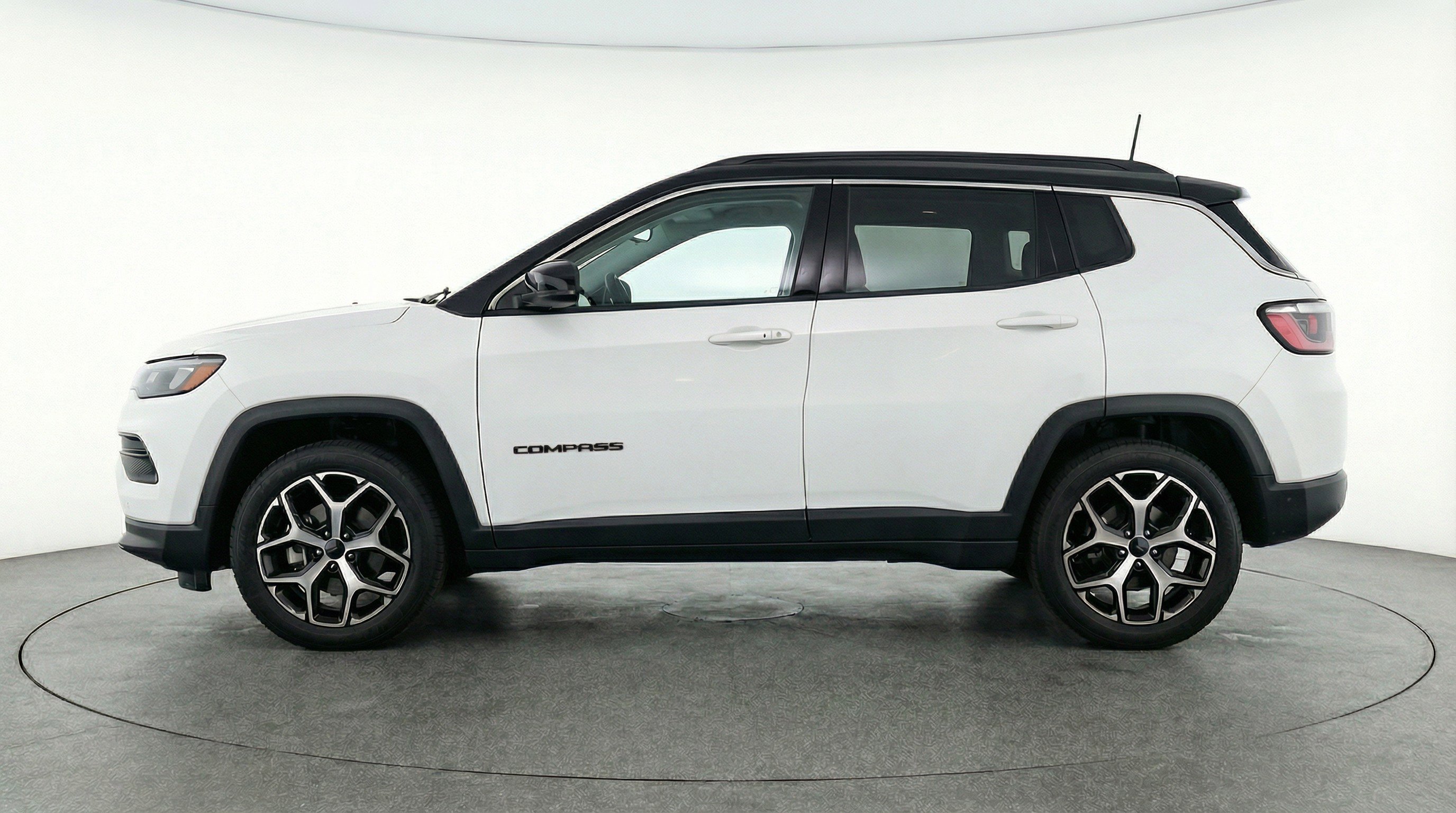 Used 2025 Jeep Compass Limited image 5