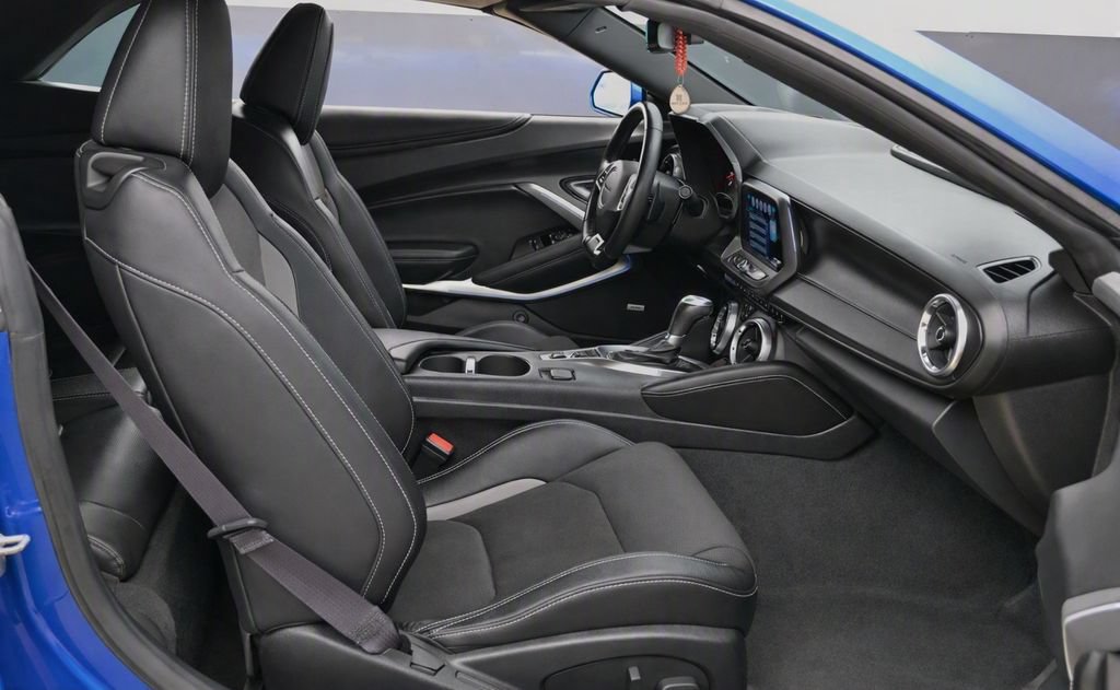 Used 2017 Chevrolet Camaro SS RWD image 31