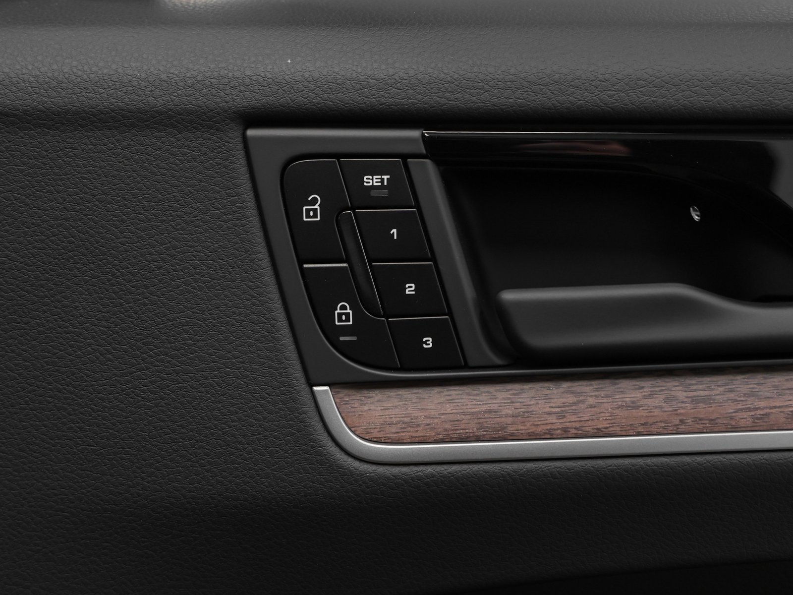 Used 2025 Porsche Cayenne image 19