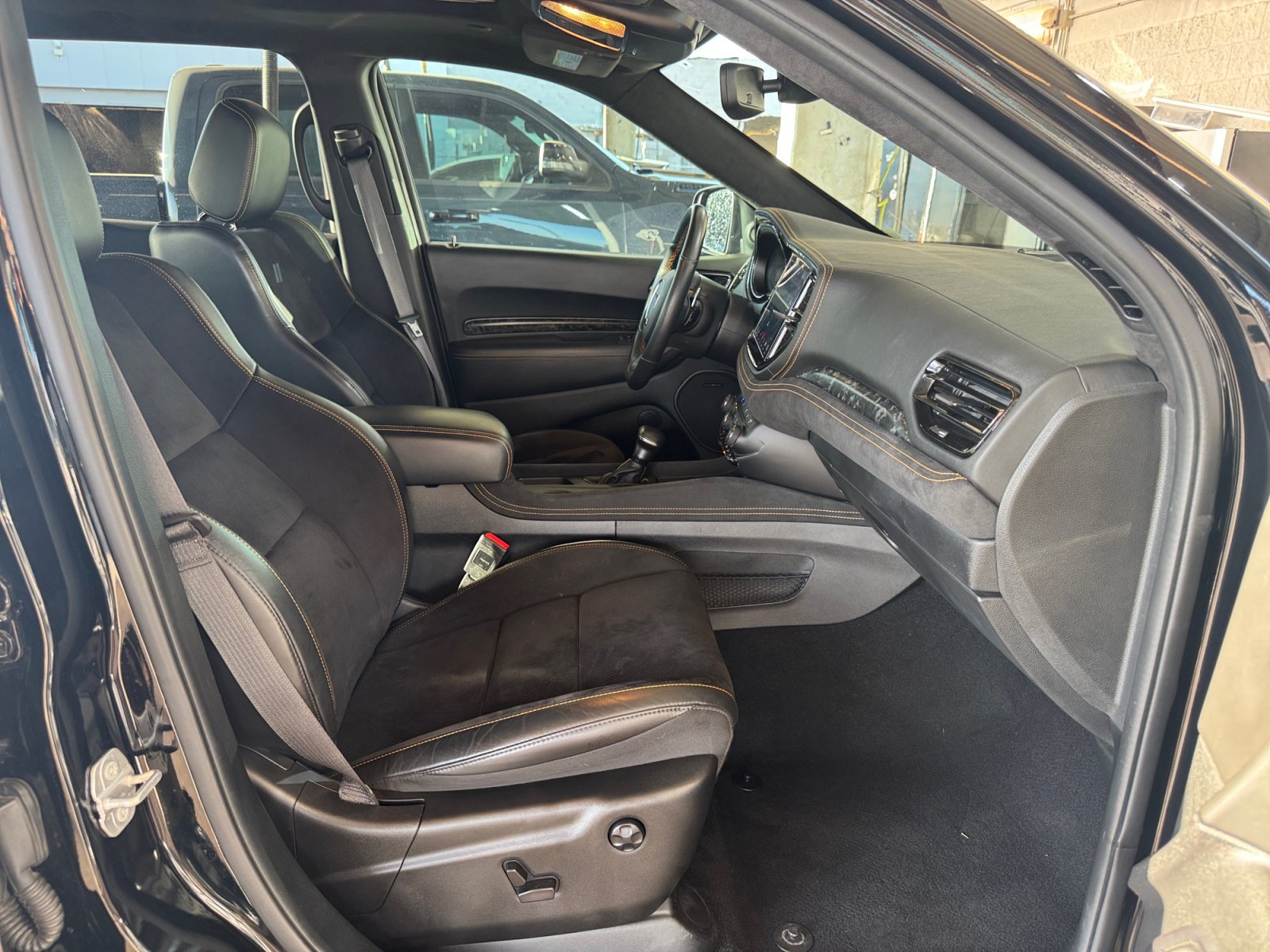 Used 2023 Dodge Durango R/T w/ Hemi Orange Plus Package AWD/4WD image 32
