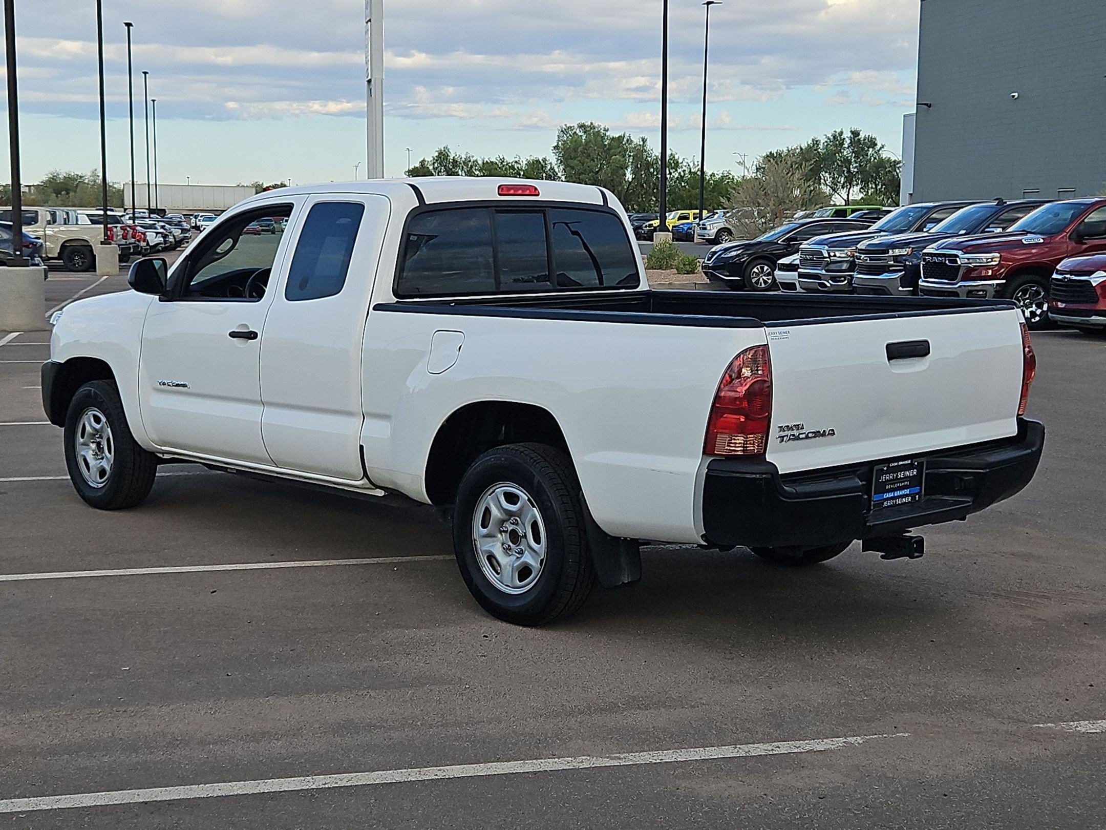 Used 2015 Toyota Tacoma 2WD Access Cab w/ Convenience Package image 3