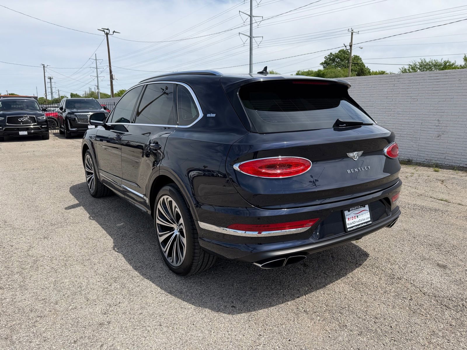 Used 2021 Bentley Bentayga image 4