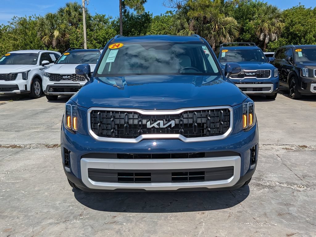 Certified 2024 Kia Telluride EX w/ EX Captain's Chair Package FWD image 3