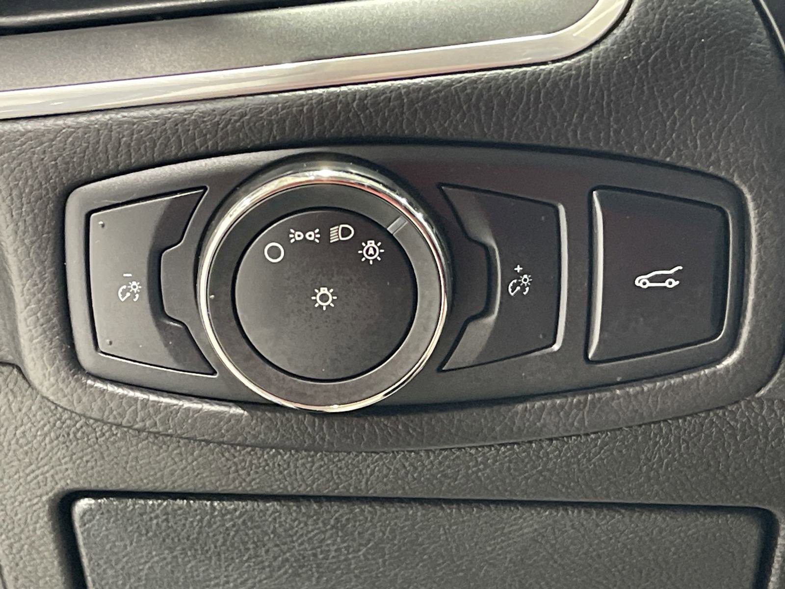 Used 2016 Ford Edge Titanium w/ Technology Package image 29