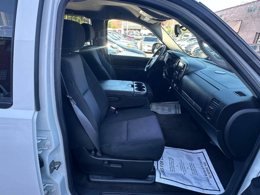 Used 2011 Chevrolet Silverado 1500 LT w/ All-Star Edition RWD image 12