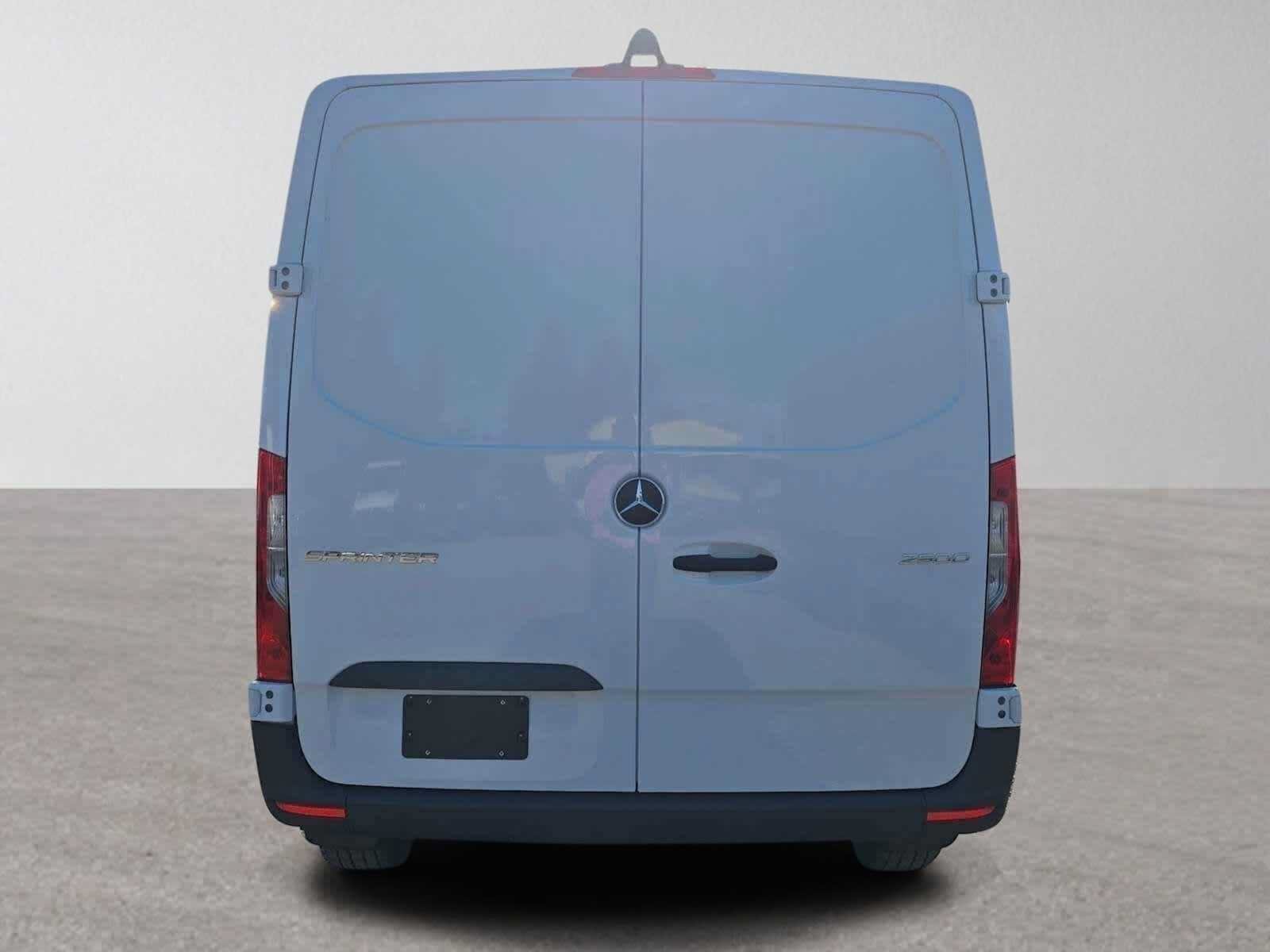 Used 2025 Mercedes-Benz Sprinter 2500 image 4