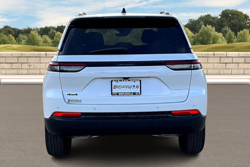 New 2025 Jeep Grand Cherokee 4WD image 4