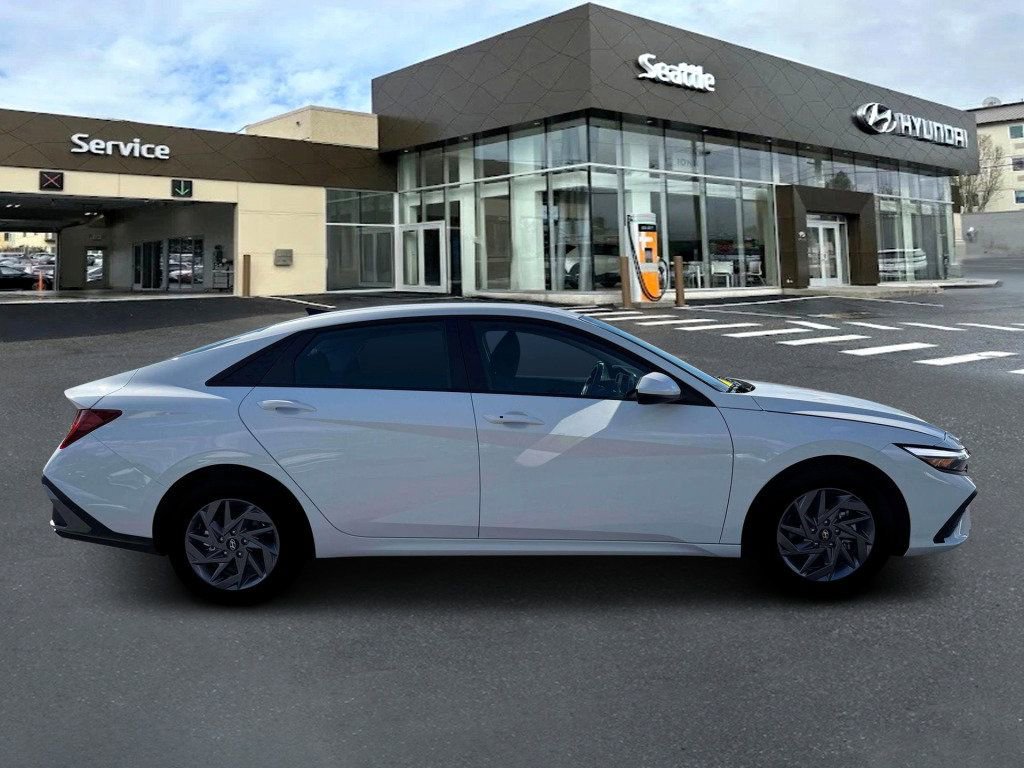 New 2026 Hyundai Elantra Hybrid FWD image 9