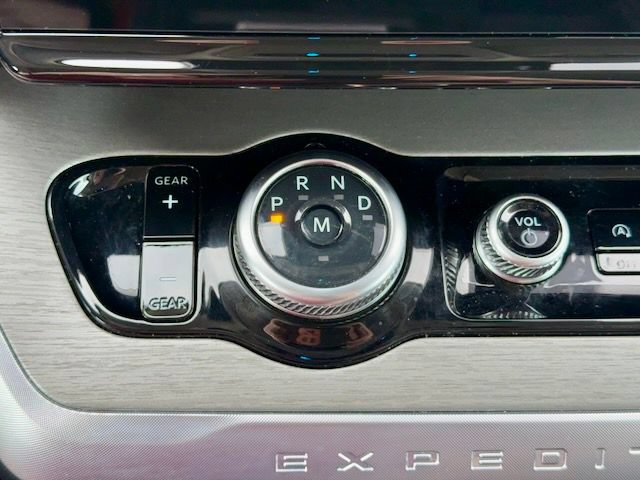 Used 2025 Ford Expedition Max Platinum AWD/4WD image 23