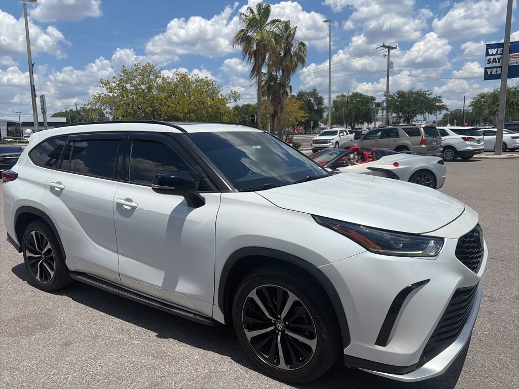 Used 2022 Toyota Highlander XSE FWD image 4