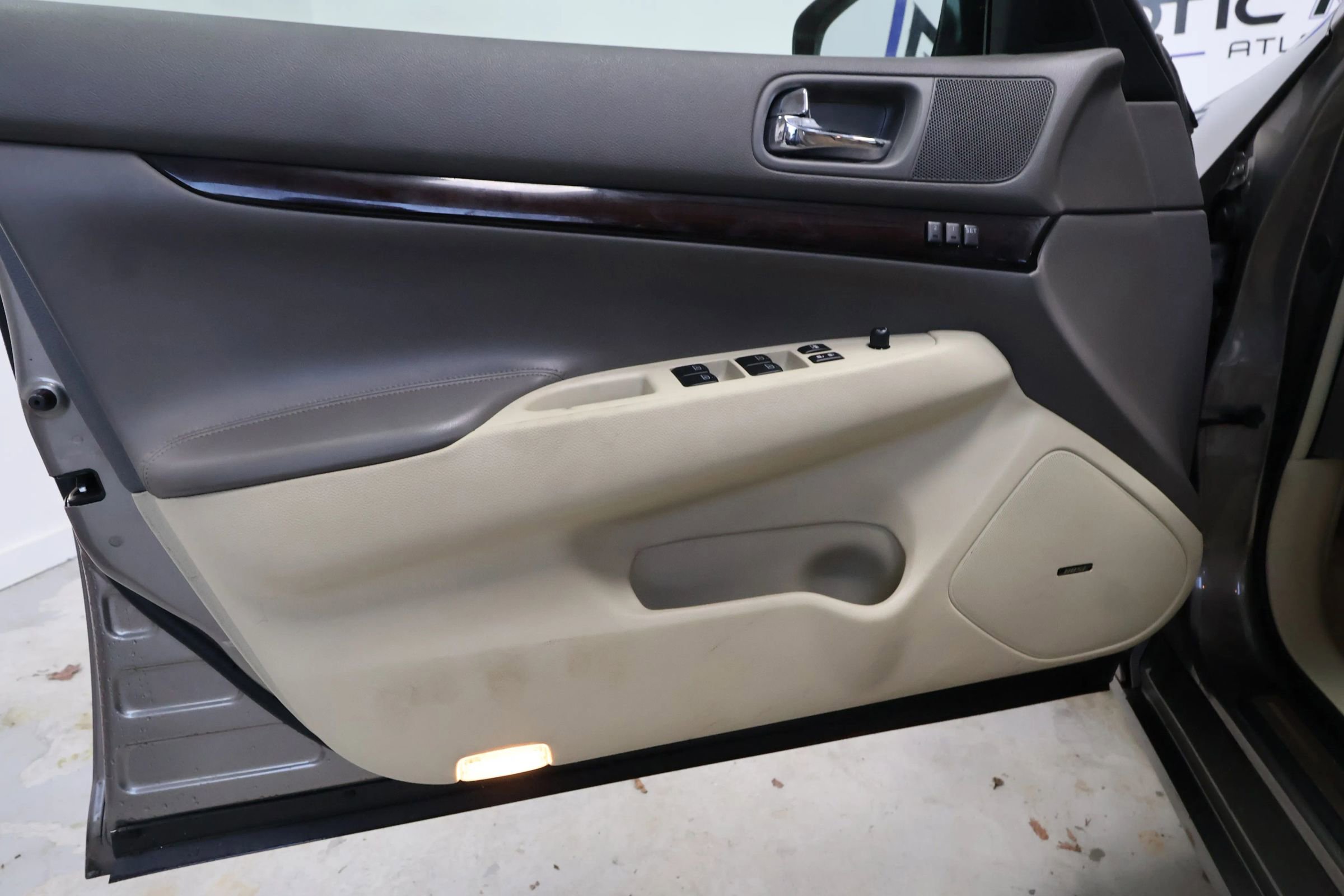 Used 2011 INFINITI G37 Journey w/ Premium Pkg image 13