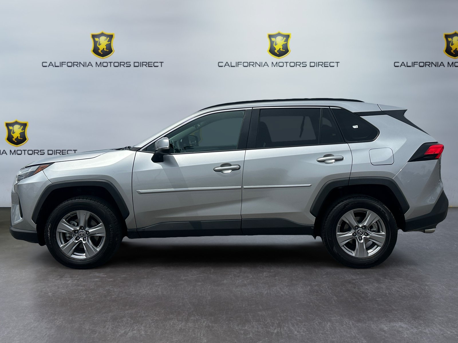 Used 2023 Toyota RAV4 LE AWD/4WD image 2